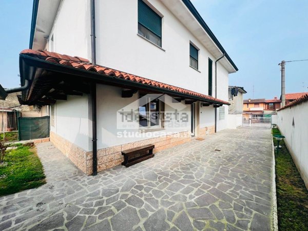 casa indipendente in vendita a Bagnolo Cremasco