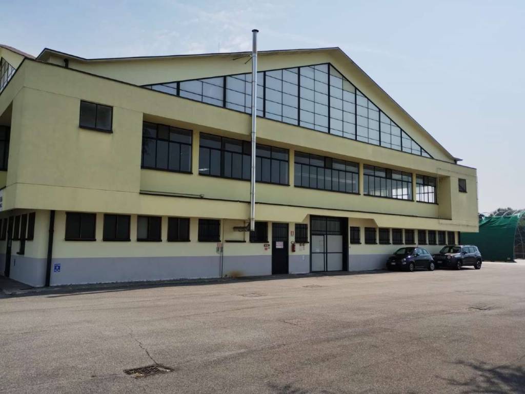 locale commerciale in vendita a Bagnolo Cremasco