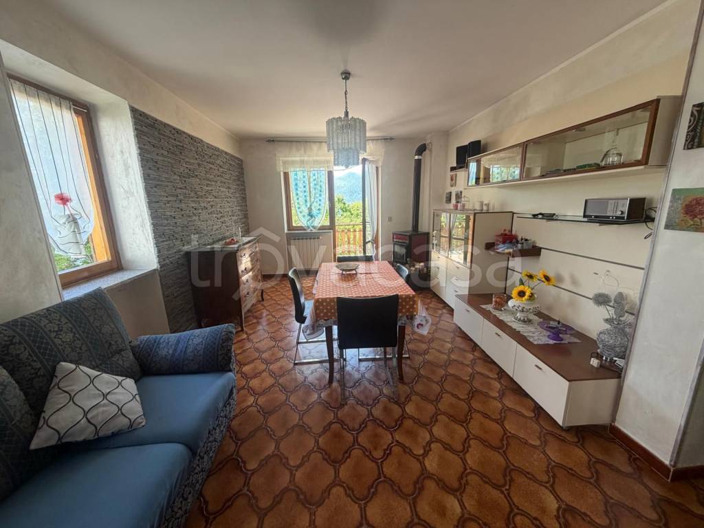 appartamento in vendita a Pessinetto in zona Gisola