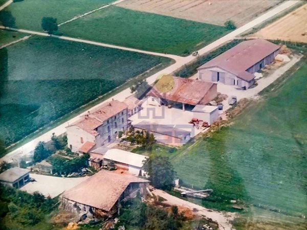 intera palazzina in vendita a Calvatone