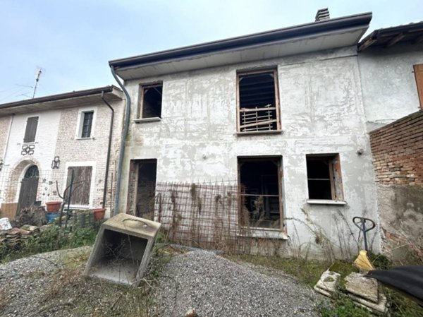 casa indipendente in vendita a Calvatone