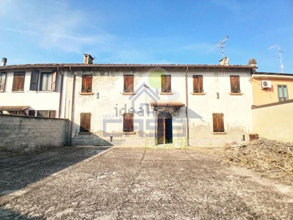 casale in vendita a Calvatone