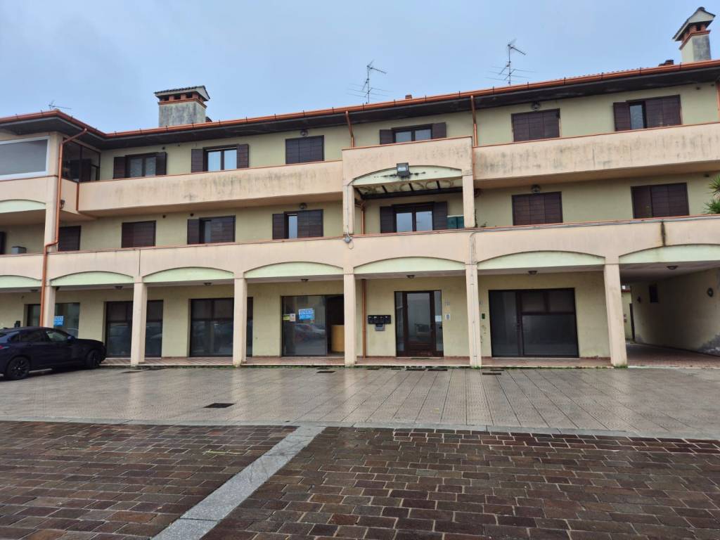 negozio in vendita a Calvatone