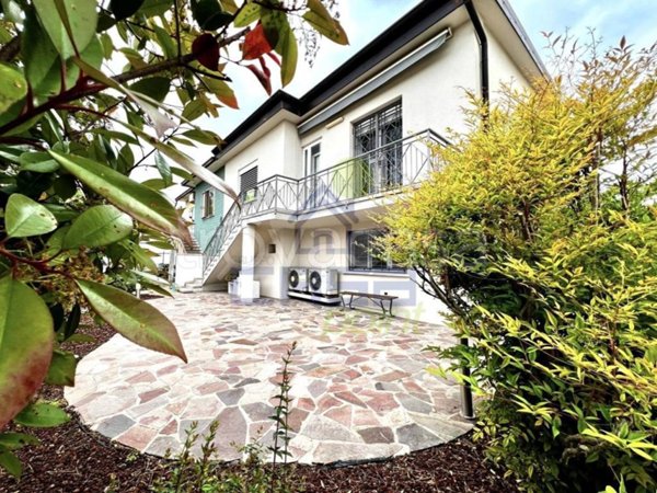 casa indipendente in vendita a Calvatone