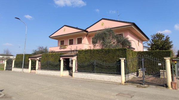 casa indipendente in vendita a Camisano