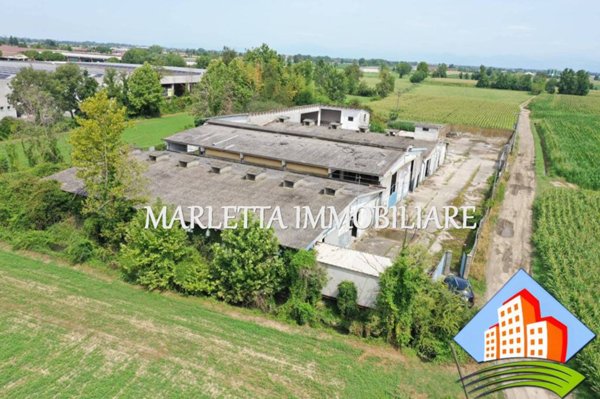 locale commerciale in vendita a Camisano