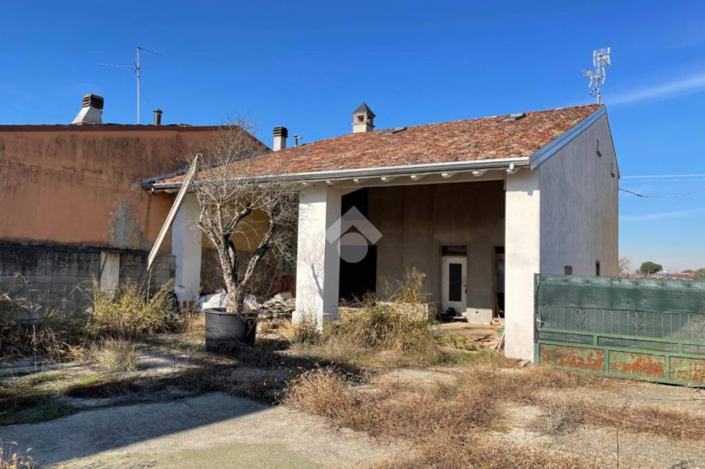 casa indipendente in vendita a Capergnanica in zona Passarera