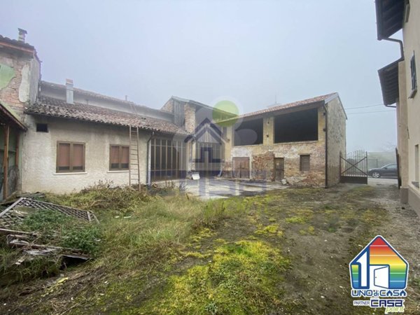 intera palazzina in vendita a Capergnanica in zona Passarera