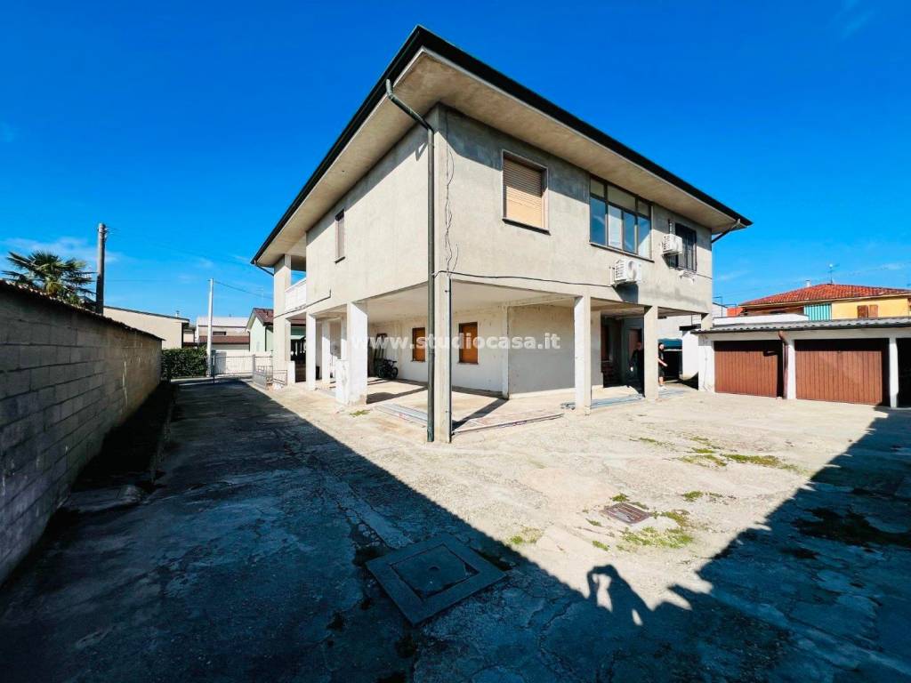 casa indipendente in vendita a Capergnanica