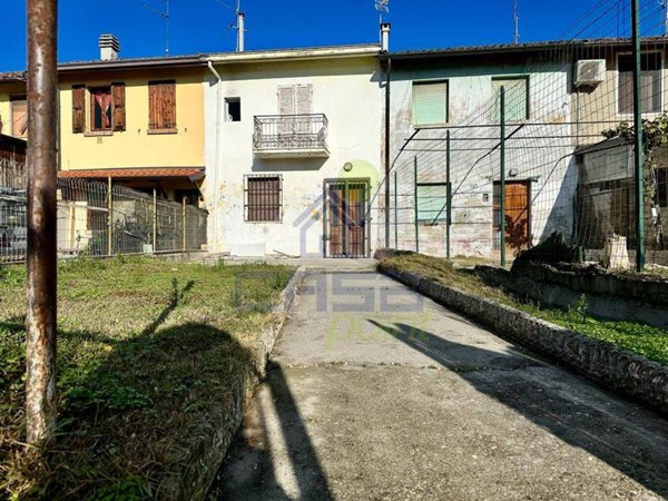 casa indipendente in vendita a Cappella Cantone in zona Oscasale