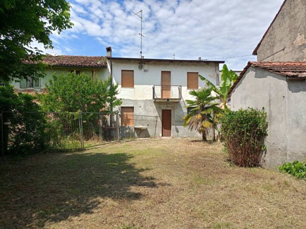 casa indipendente in vendita a Cappella Cantone in zona Oscasale