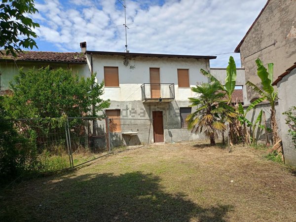 casa indipendente in vendita a Cappella Cantone in zona Oscasale