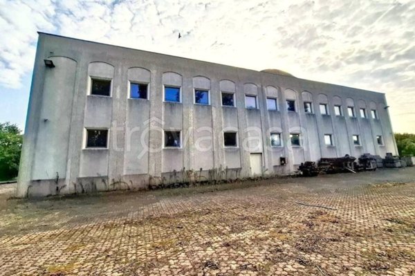 locale di sgombero in vendita a Cappella Cantone