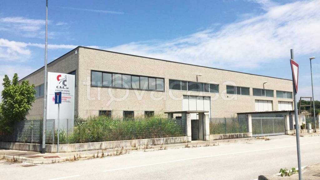 locale commerciale in vendita a Cappella de' Picenardi