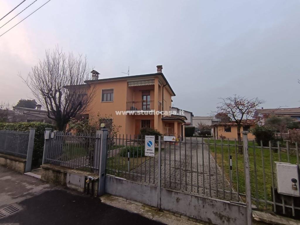 casa indipendente in vendita a Capralba