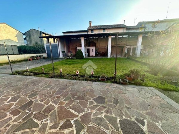casa indipendente in vendita a Capralba
