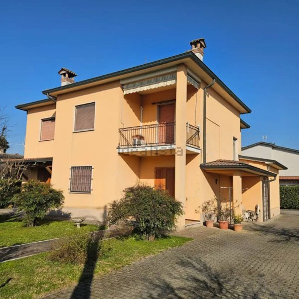 casa indipendente in vendita a Capralba