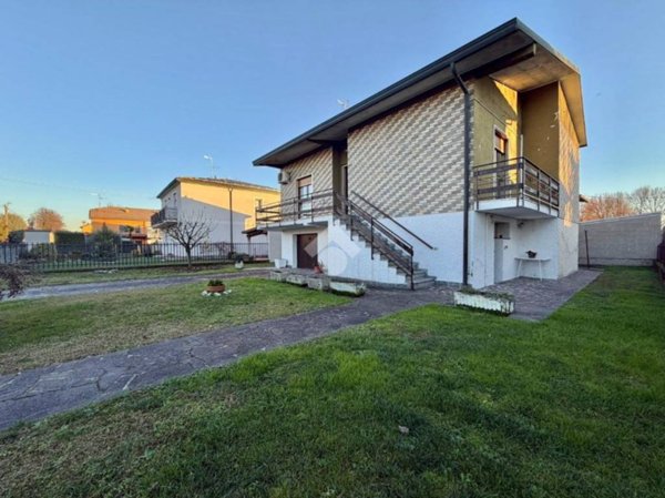 casa indipendente in vendita a Capralba