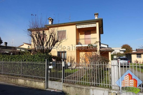 casa indipendente in vendita a Capralba