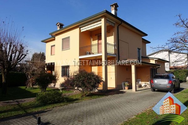 casa indipendente in vendita a Capralba in zona Farinate