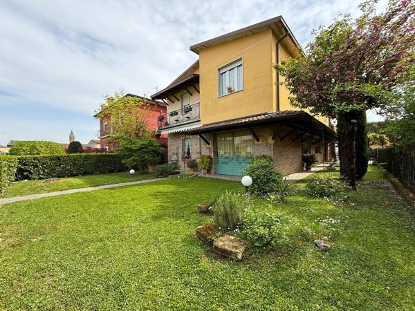 casa indipendente in vendita a Capralba in zona Farinate