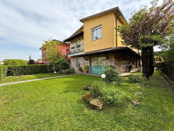 casa indipendente in vendita a Capralba