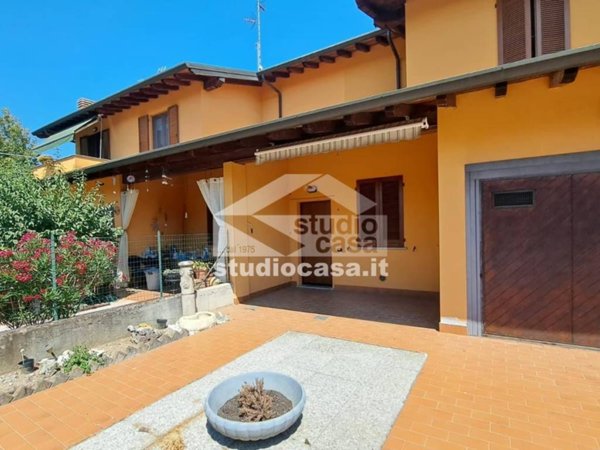 appartamento in vendita a Capralba in zona Farinate