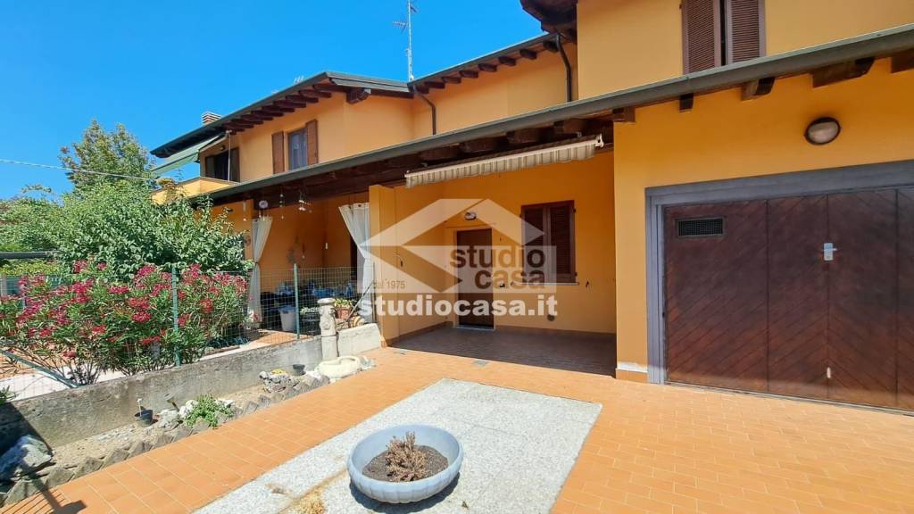 appartamento in vendita a Capralba in zona Farinate