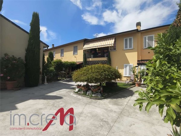 casa indipendente in vendita a Capralba in zona Farinate