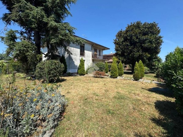 casa indipendente in vendita a Capralba in zona Farinate
