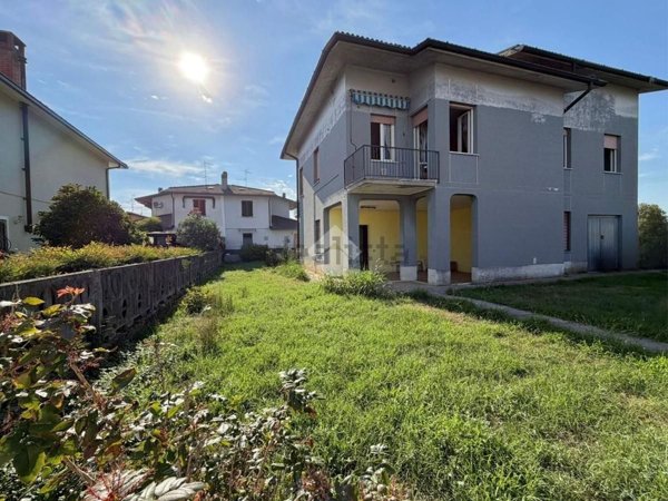 casa indipendente in vendita a Capralba in zona Farinate