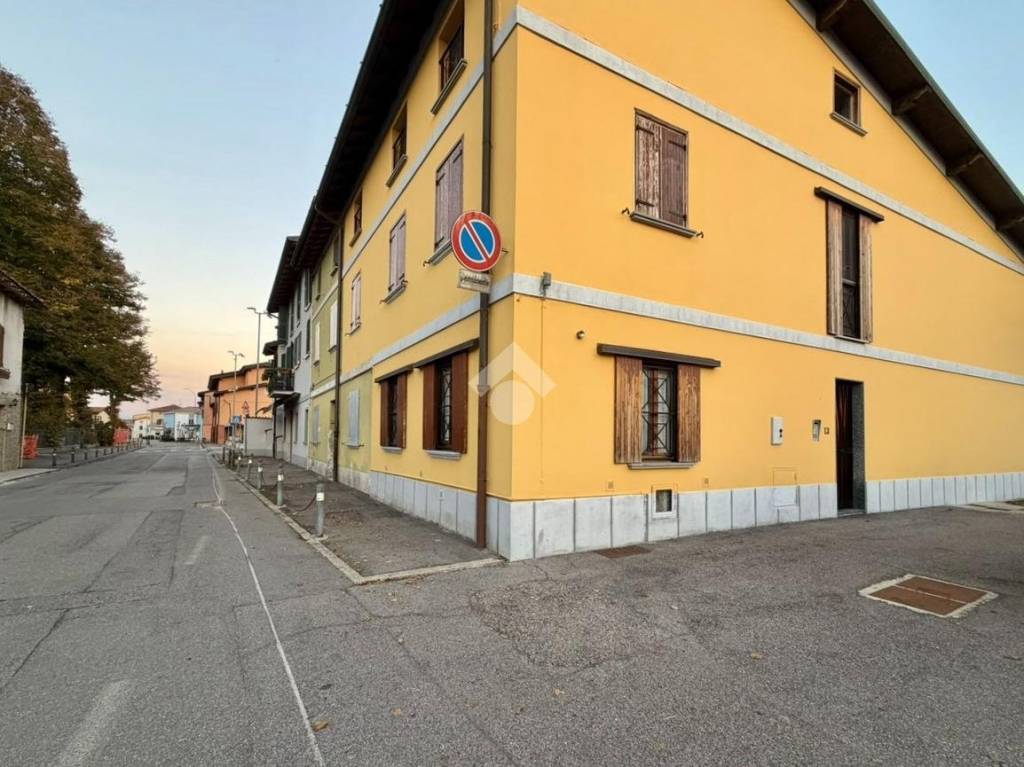 casa indipendente in vendita a Capralba in zona Farinate