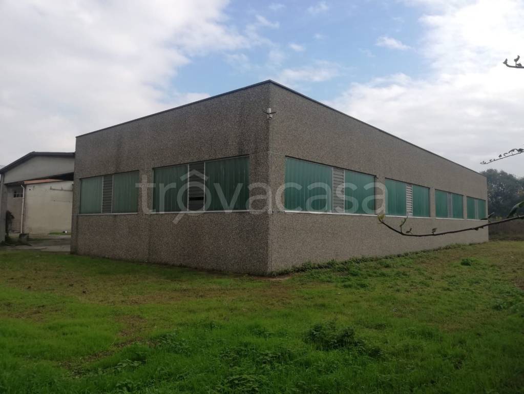locale commerciale in vendita a Casalbuttano ed Uniti