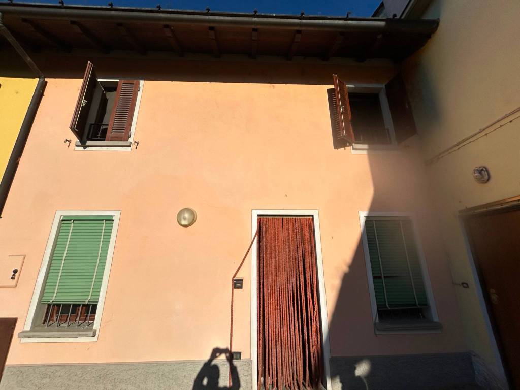 casa indipendente in vendita a Casalbuttano ed Uniti