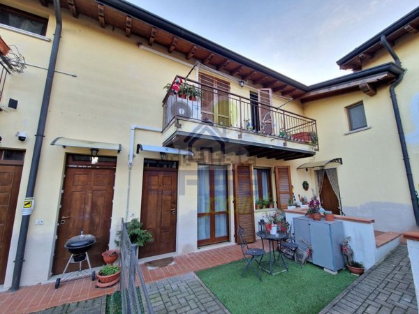 casa semindipendente in vendita a Casalbuttano ed Uniti