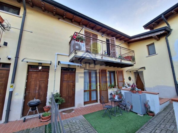 casa semindipendente in vendita a Casalbuttano ed Uniti