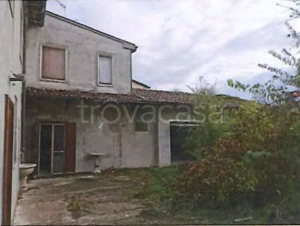 casa indipendente in vendita a Casalbuttano ed Uniti