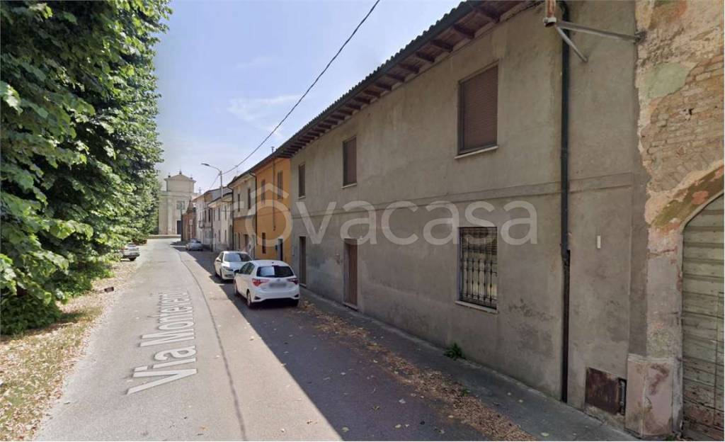 locale di sgombero in vendita a Casalbuttano ed Uniti