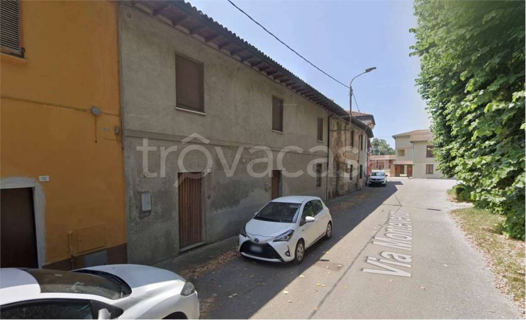 locale di sgombero in vendita a Casalbuttano ed Uniti
