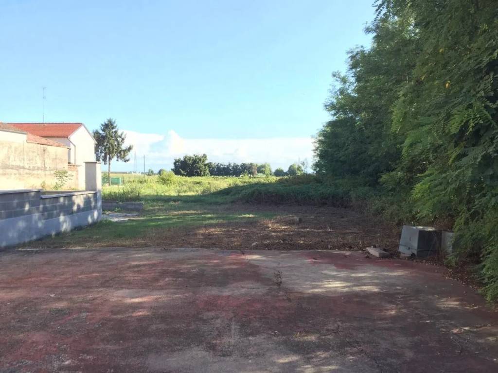 terreno edificabile in vendita a Casalbuttano ed Uniti