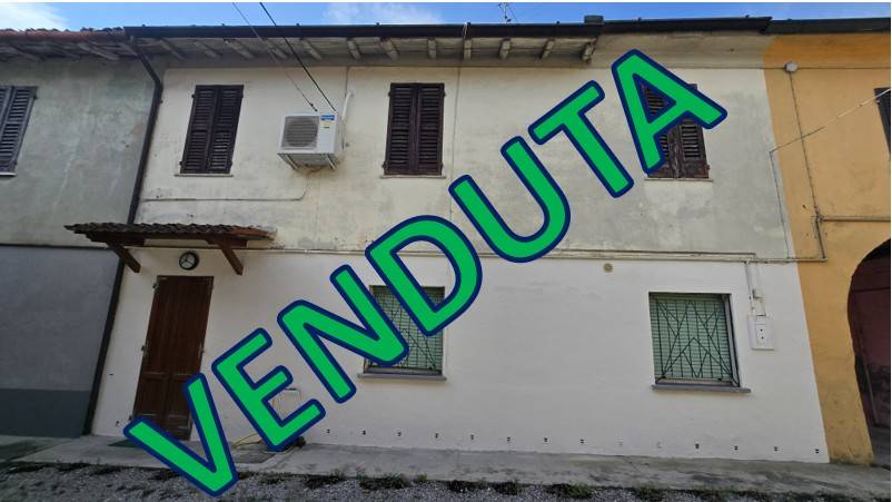 casa indipendente in vendita a Casalbuttano ed Uniti