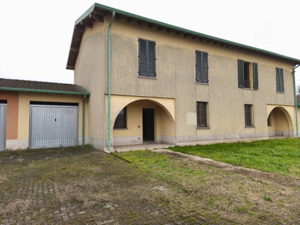 casa indipendente in vendita a Casalbuttano ed Uniti