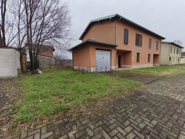 casa indipendente in vendita a Casalbuttano ed Uniti in zona San Vito
