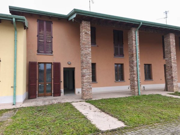 casa indipendente in vendita a Casalbuttano ed Uniti