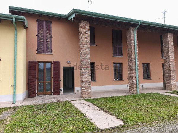 casa indipendente in vendita a Casalbuttano ed Uniti in zona San Vito