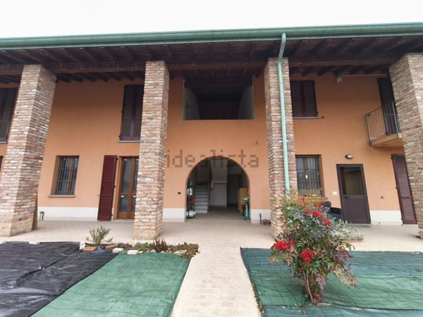 appartamento in vendita a Casalbuttano ed Uniti in zona San Vito