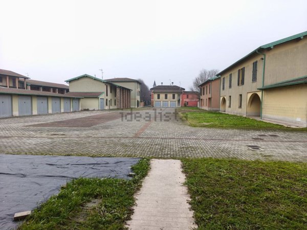 appartamento in vendita a Casalbuttano ed Uniti in zona San Vito