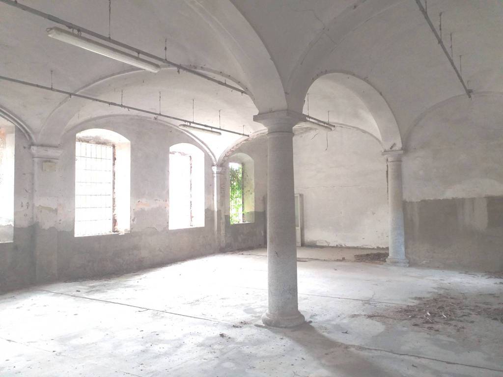 locale commerciale in vendita a Casalbuttano ed Uniti