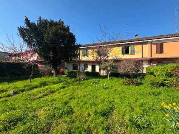 casa indipendente in vendita a Casalbuttano ed Uniti