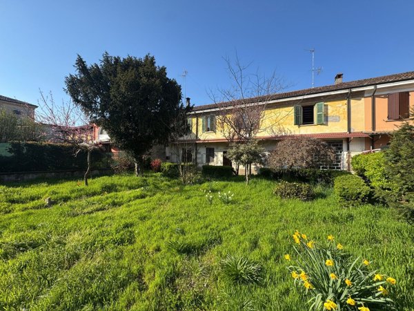 casa indipendente in vendita a Casalbuttano ed Uniti